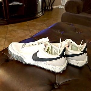 Nike women waffle sneaker size 7.5 used summit white in great condition